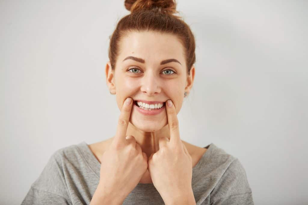 השתלת שיניים קידמיות בהתאמה אישית